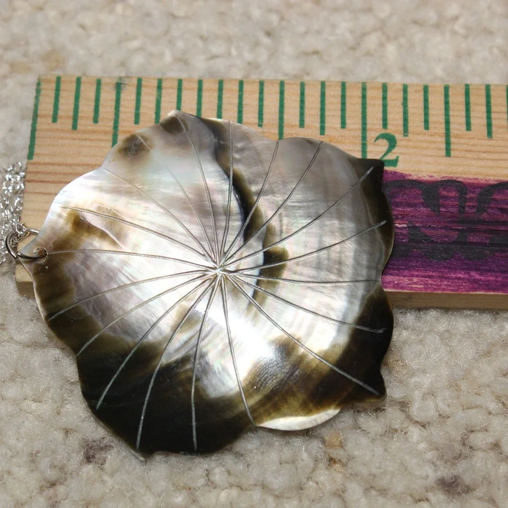 Necklace Carved Black Mother of Pearl Shell Flower Pendant 18.5in Silver Tone